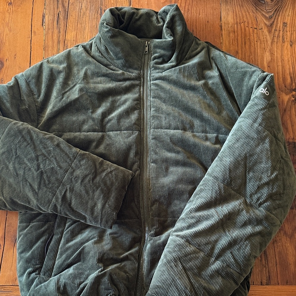 ALO Yoga Men's Olive Corduroy Stage Puffer Jacket